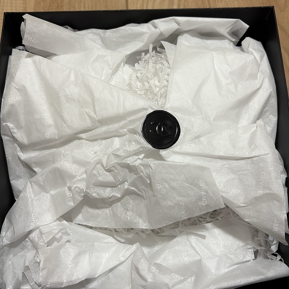 Chanel Gift Box with Holiday Ribbon - Picture 7 of 9